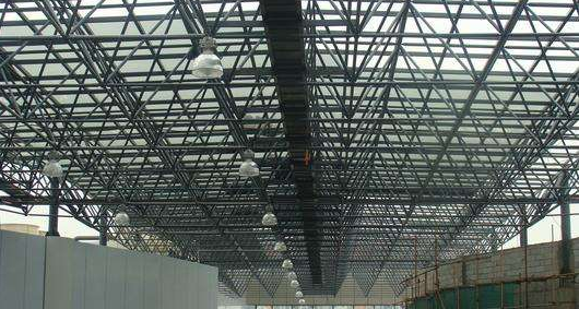 高安听网架公司的名目师阐述其网架的季节个性